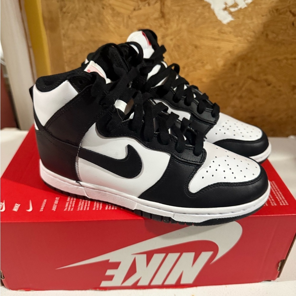Nike Women’s Dunks